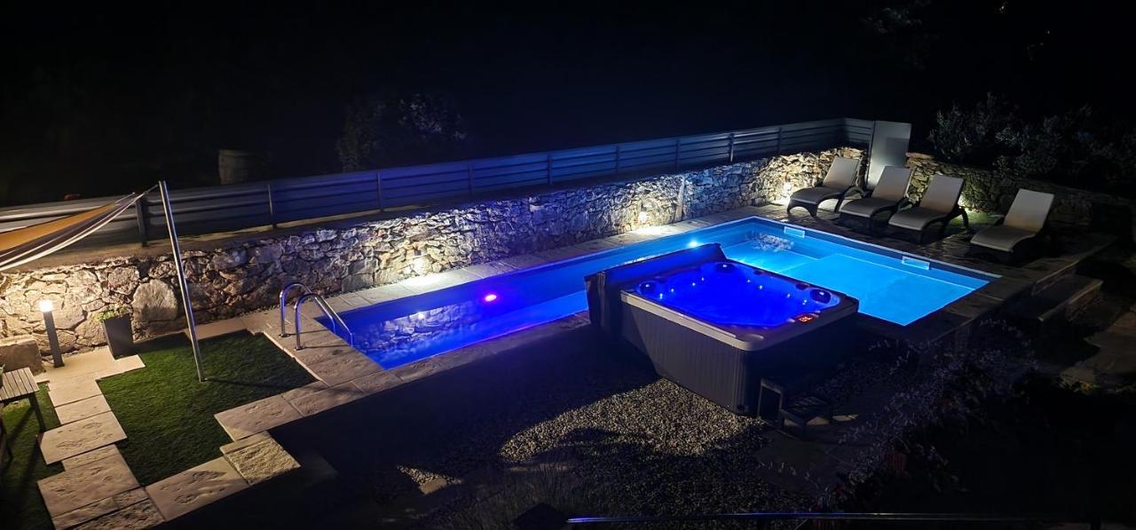 Villa Hrustika - Heated Pool, Jacuzzi & Sauna Gabonjin Eksteriør billede