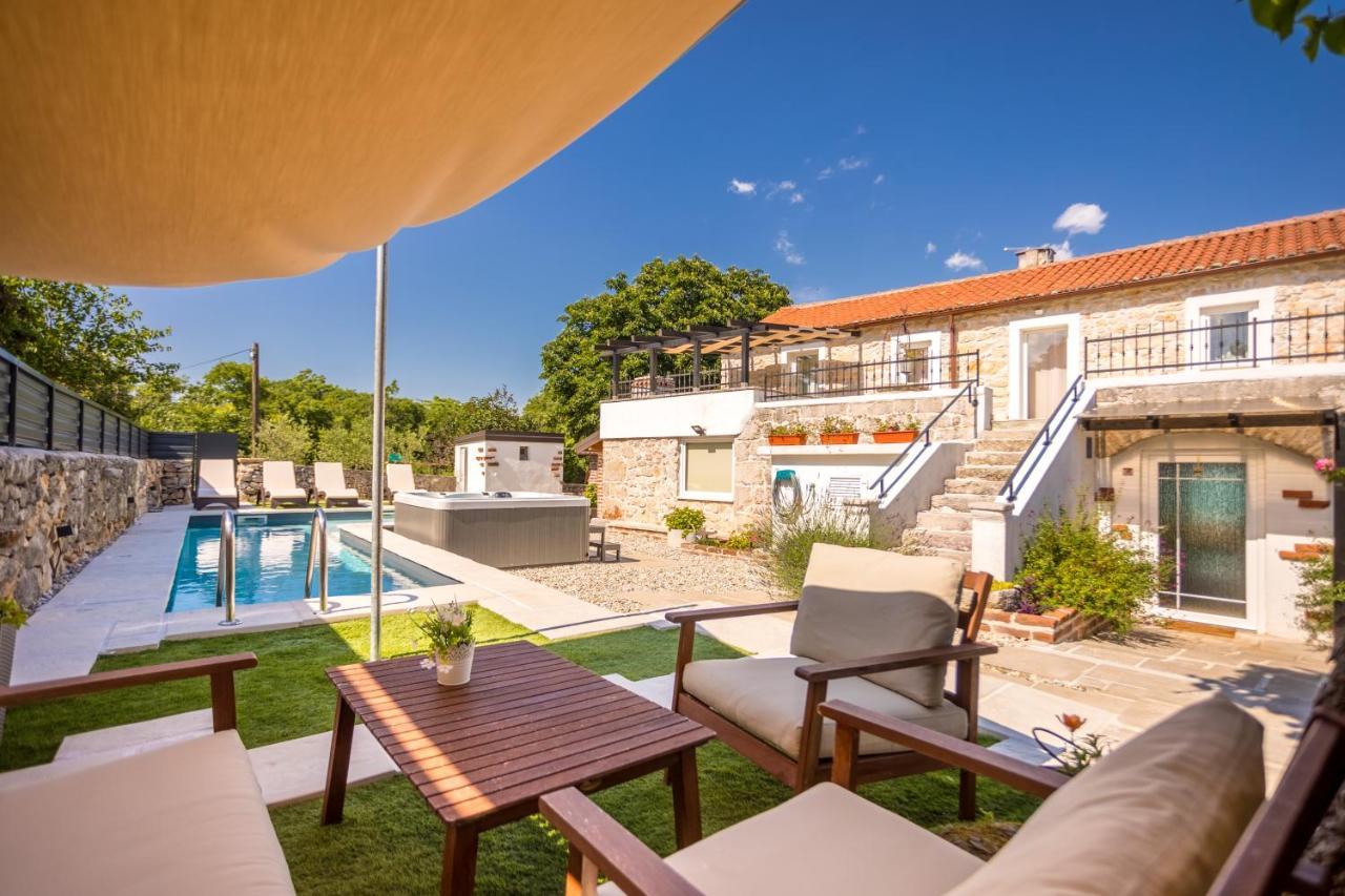 Villa Hrustika - Heated Pool, Jacuzzi & Sauna Gabonjin Eksteriør billede