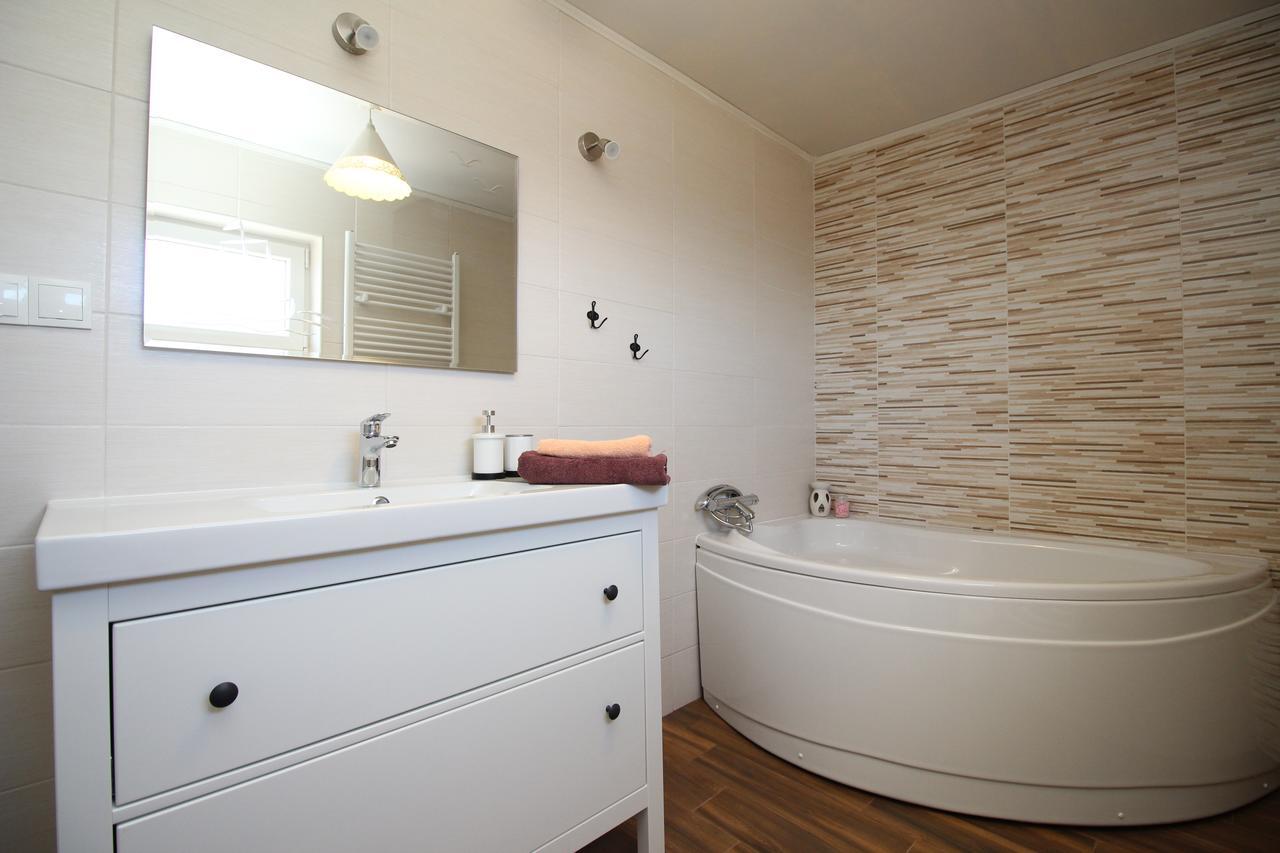 Villa Hrustika - Heated Pool, Jacuzzi & Sauna Gabonjin Eksteriør billede