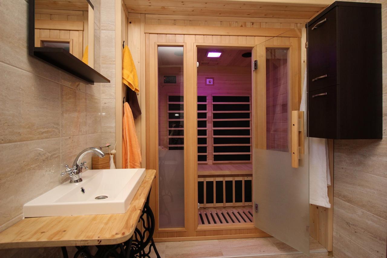 Villa Hrustika - Heated Pool, Jacuzzi & Sauna Gabonjin Eksteriør billede